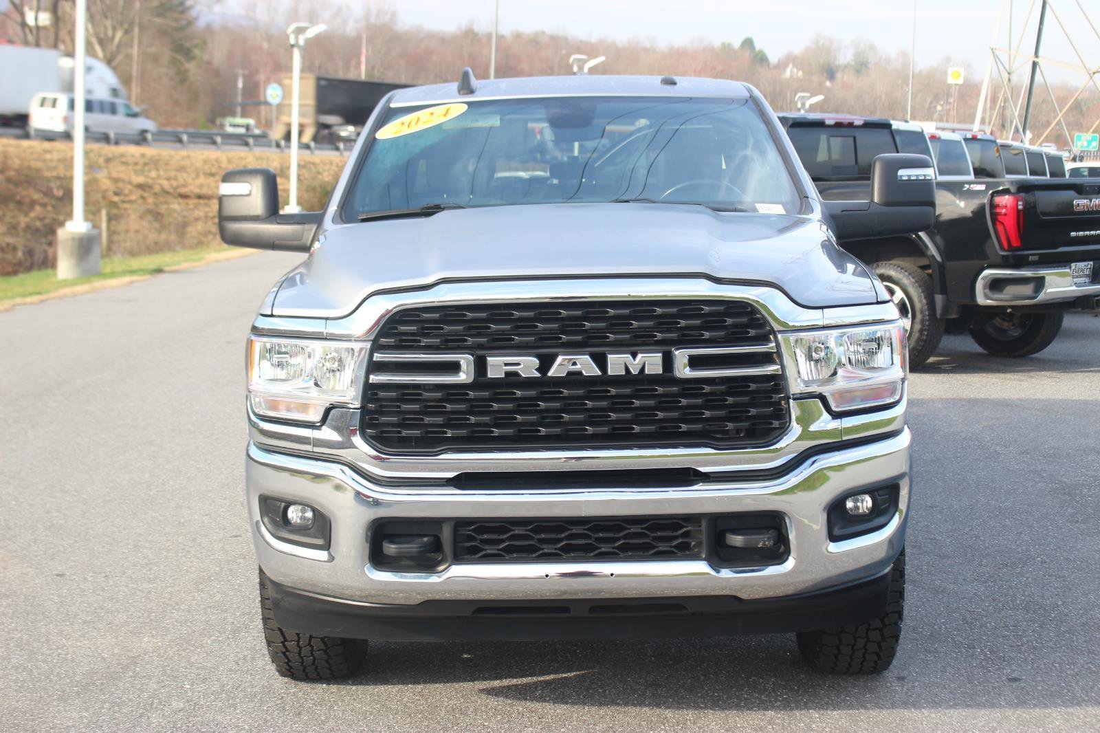 Used 2024 RAM 3500 Big Horn AWD/4WD image 2