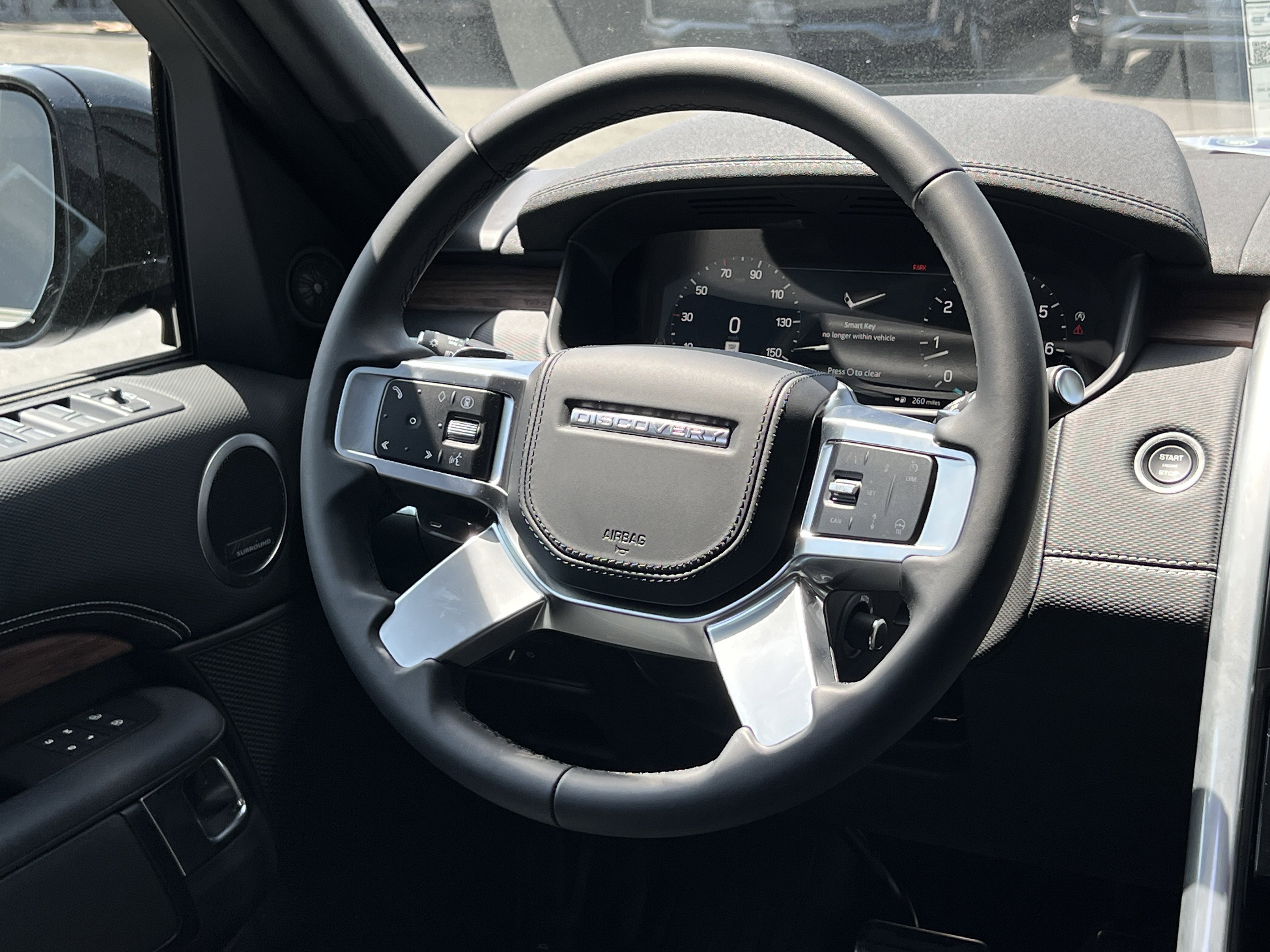 New 2024 Land Rover Discovery Dynamic SE image 20