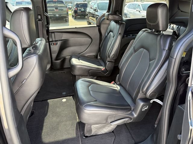 Used 2025 Chrysler Pacifica Select FWD image 23