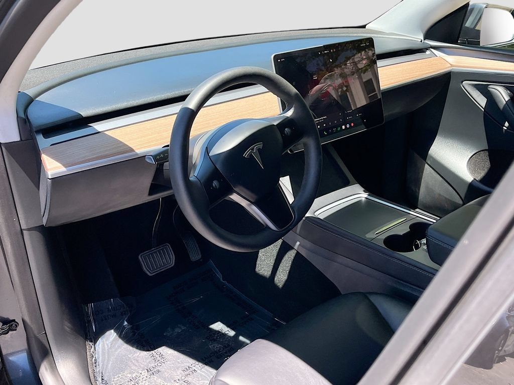Used 2025 Tesla Model Y Long Range AWD/4WD image 9