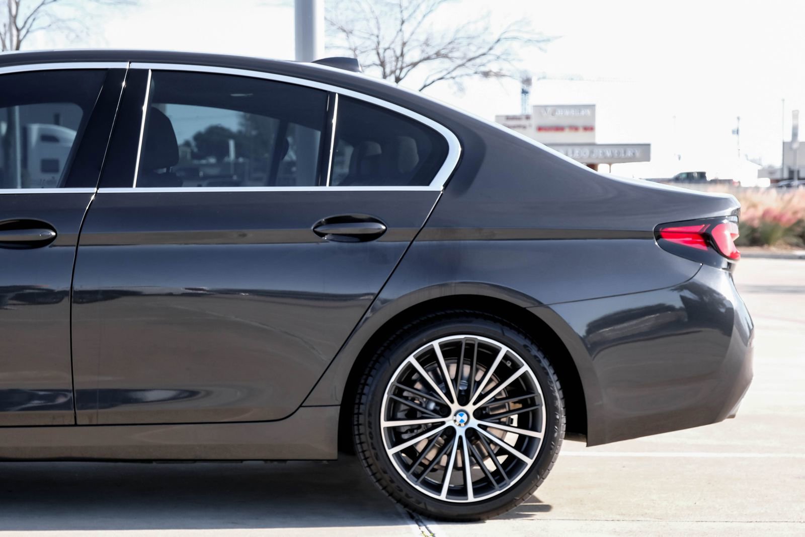 Used 2023 BMW 530i xDrive w/ Executive Package AWD/4WD image 13