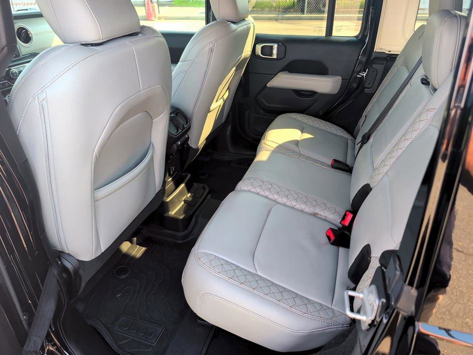 Used 2022 Jeep Wrangler Unlimited Sahara image 9