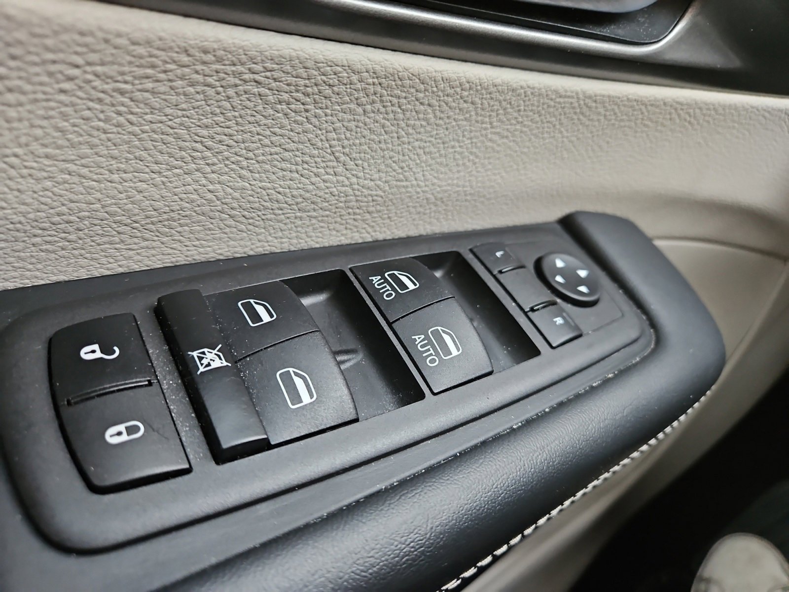 Used 2024 Chrysler Pacifica Touring-L image 22