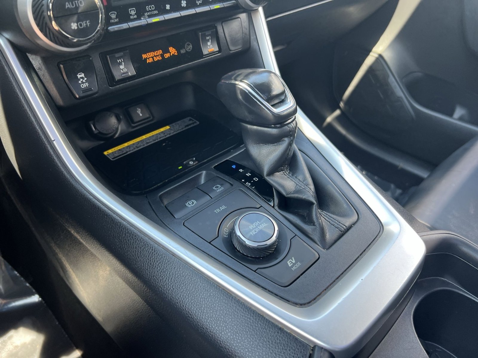 Used 2020 Toyota RAV4 XSE AWD/4WD image 30
