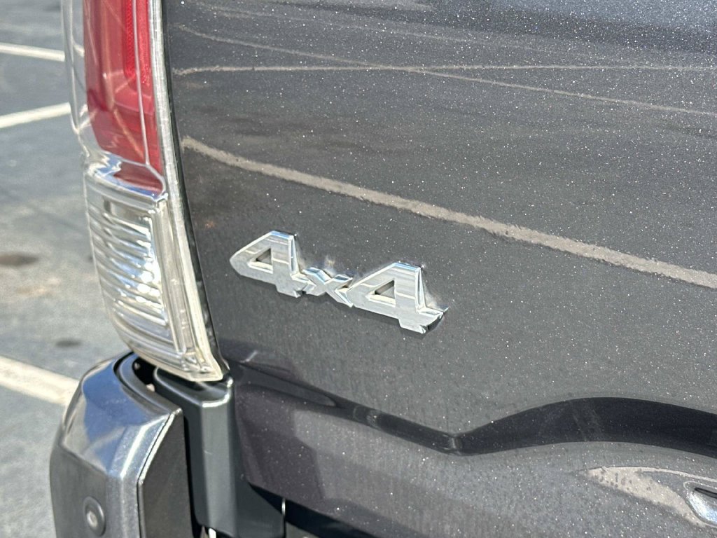 Used 2017 Toyota Tacoma Limited w/ Tow Package AWD/4WD image 11