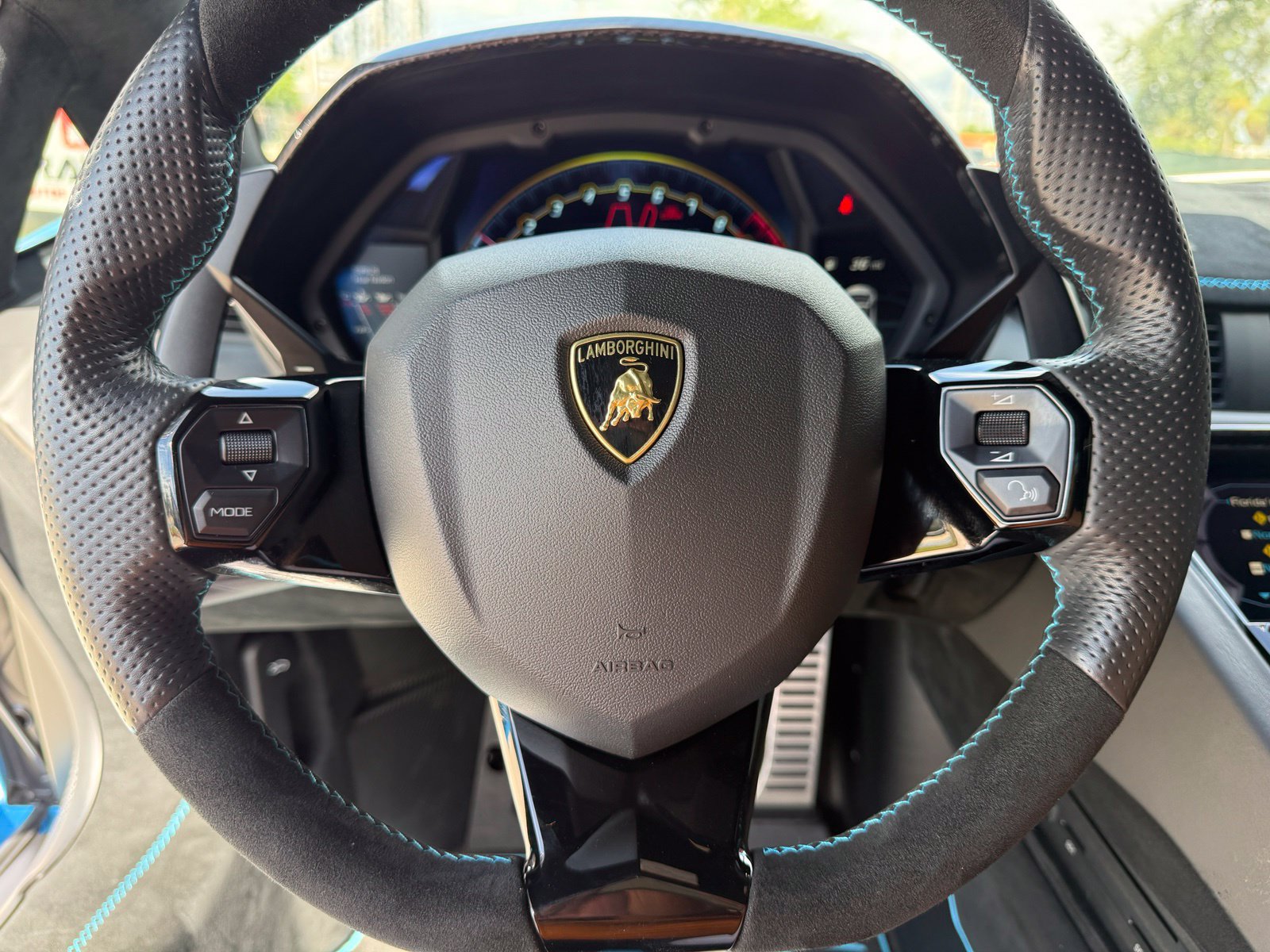 Used 2021 Lamborghini Aventador SVJ AWD/4WD image 38