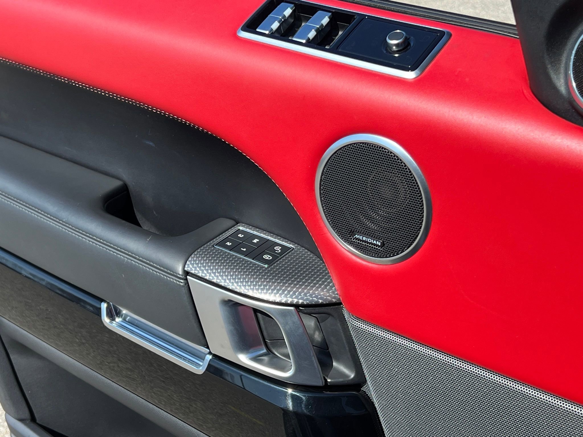 Used 2020 Land Rover Range Rover Sport HST image 31