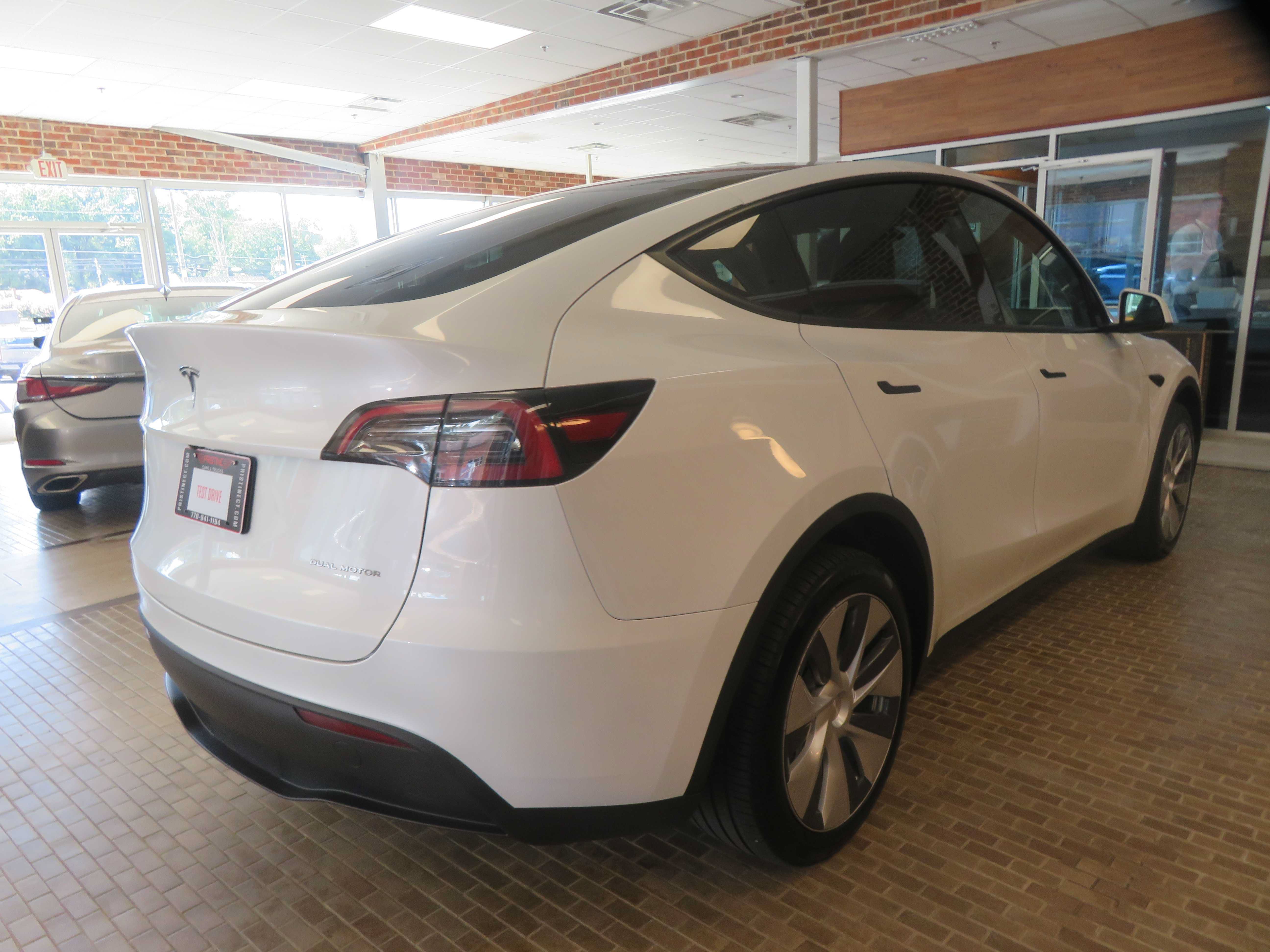 Used 2024 Tesla Model Y Long Range AWD/4WD image 4