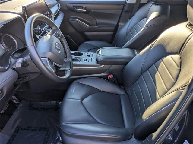 Used 2024 Toyota Highlander XLE image 10