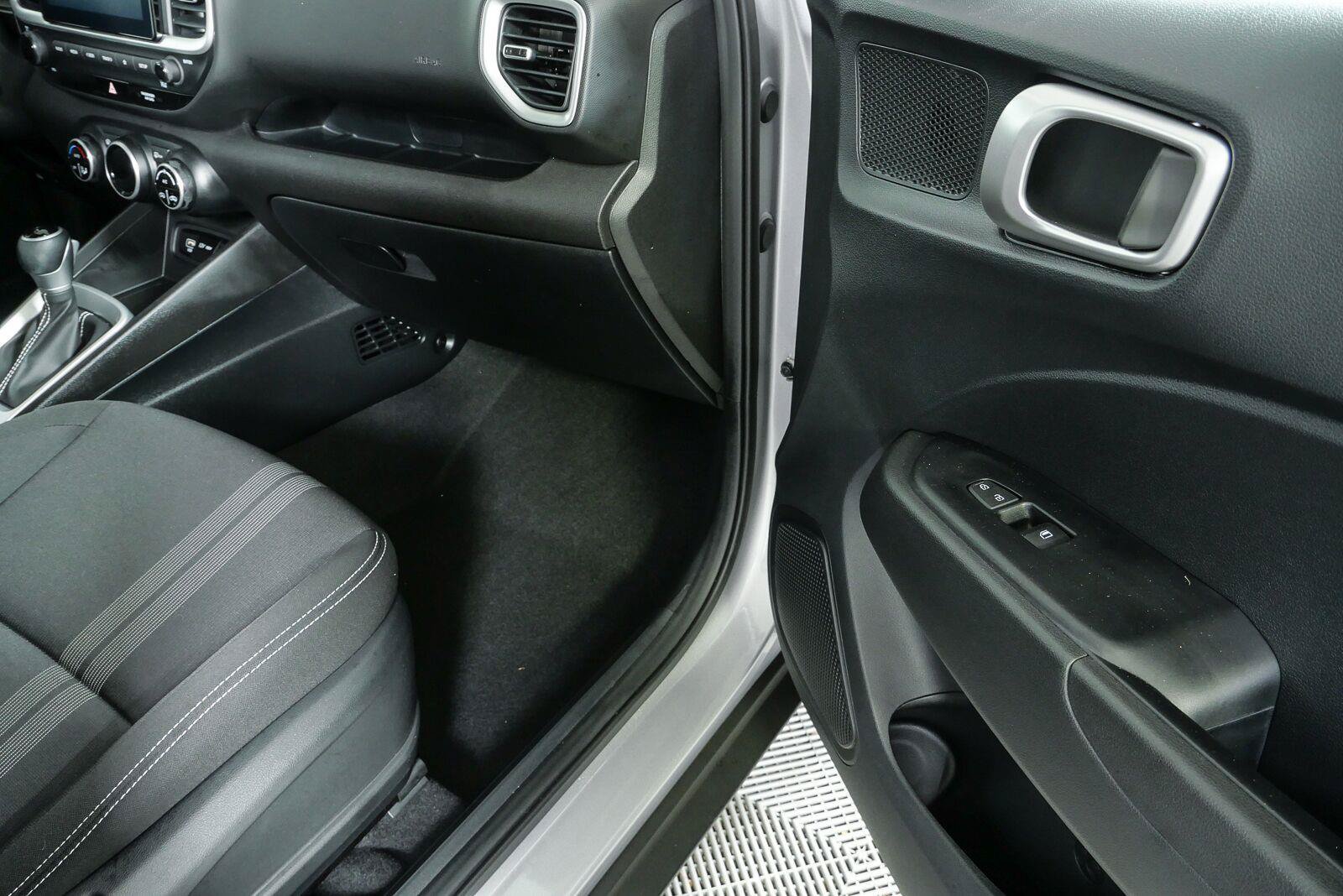 Used 2023 Hyundai Venue SEL w/ Cargo Package FWD image 22