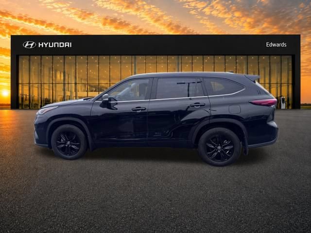 Used 2021 Toyota Highlander XLE AWD/4WD image 9