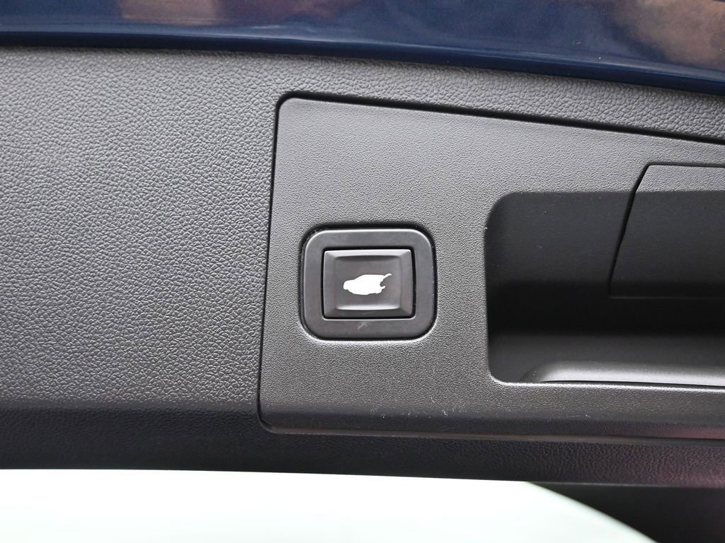 Used 2019 Cadillac XT4 Premium Luxury w/ Cold Weather Package image 29