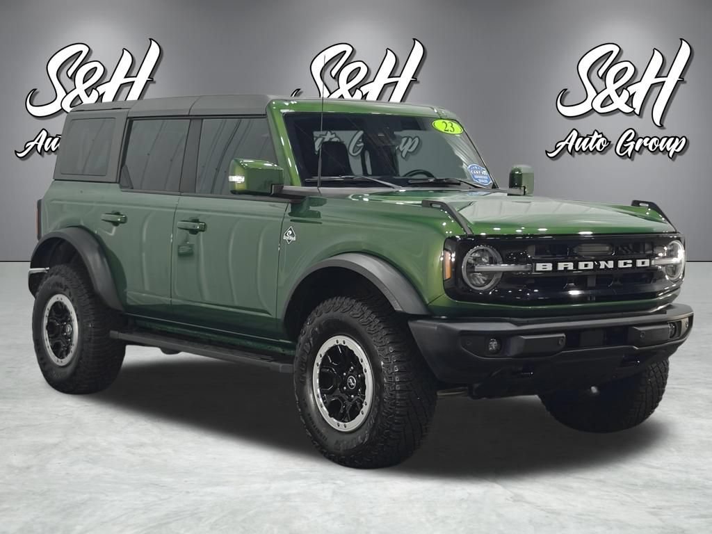 Used 2023 Ford Bronco Outer Banks w/ Sasquatch Package AWD/4WD image 2