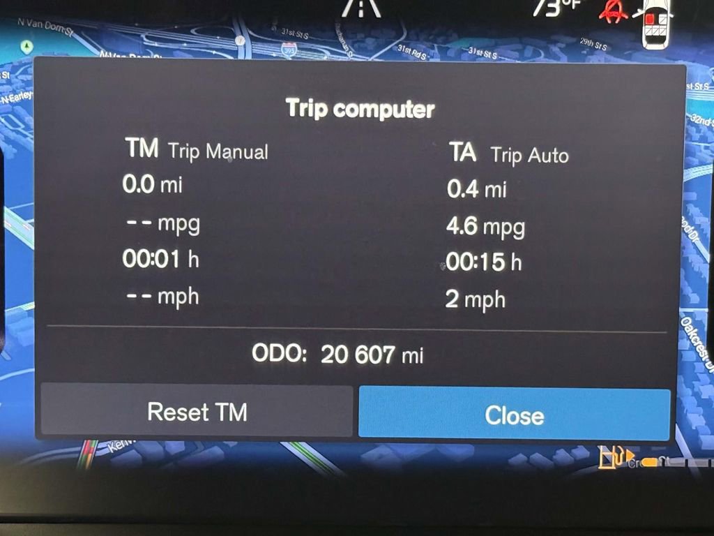 Used 2023 Volvo XC40 B4 Core w/ Convenience Package image 5