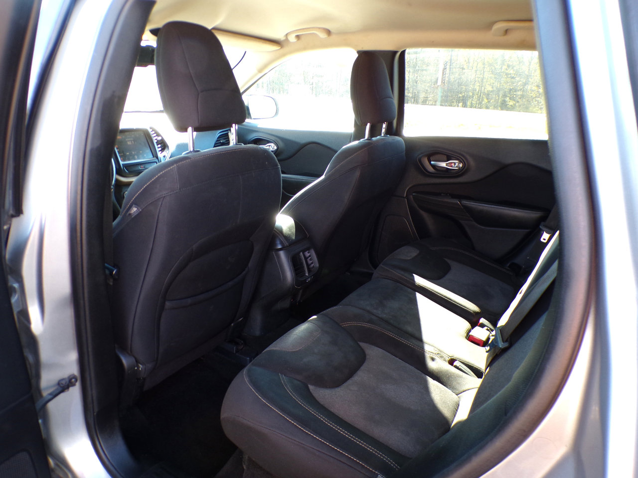 Used 2014 Jeep Cherokee Latitude w/ Comfort/Convenience Group image 33