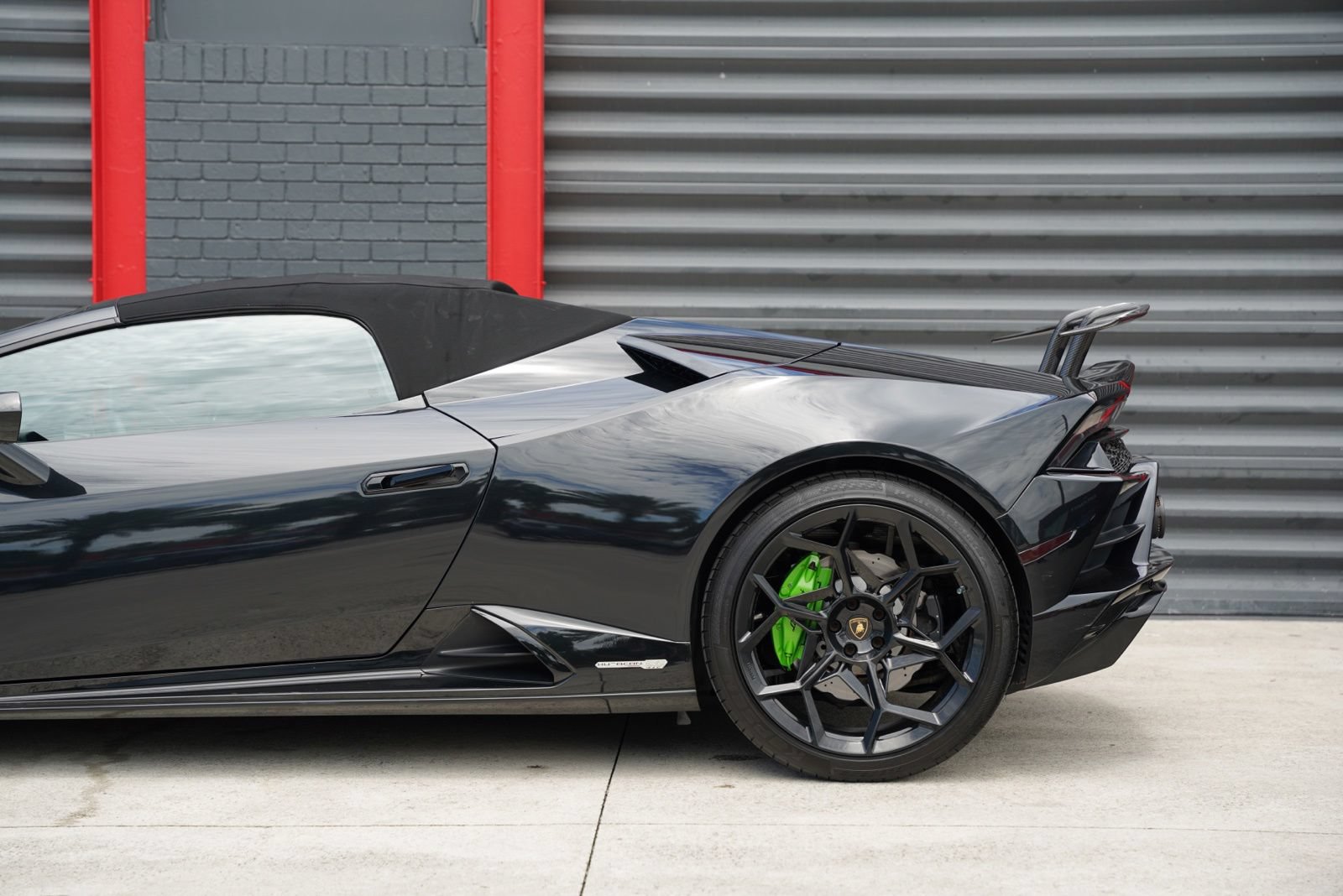 Used 2021 Lamborghini Huracan EVO RWD image 9