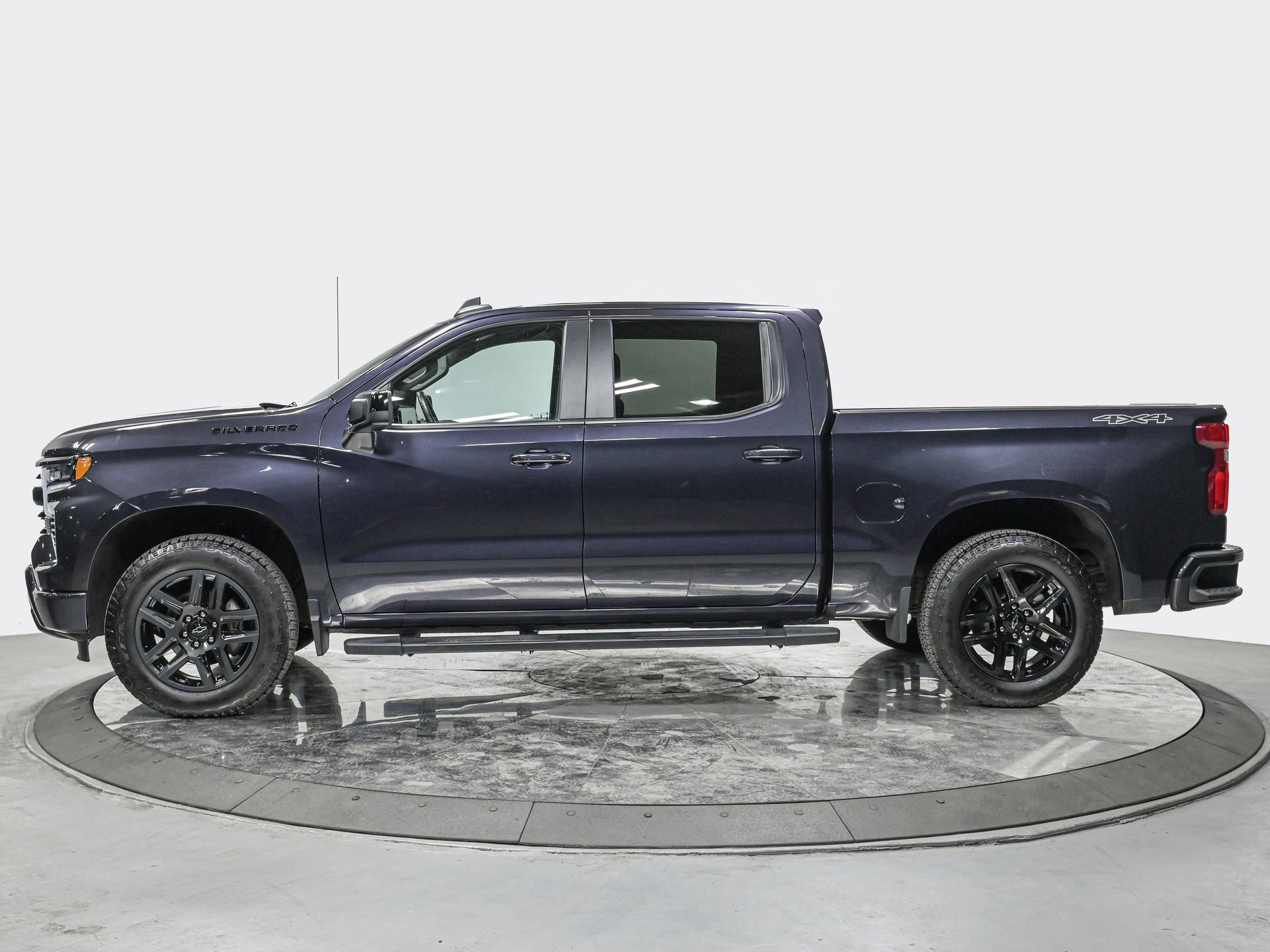Used 2024 Chevrolet Silverado 1500 RST w/ Dark Appearance Package AWD/4WD image 2