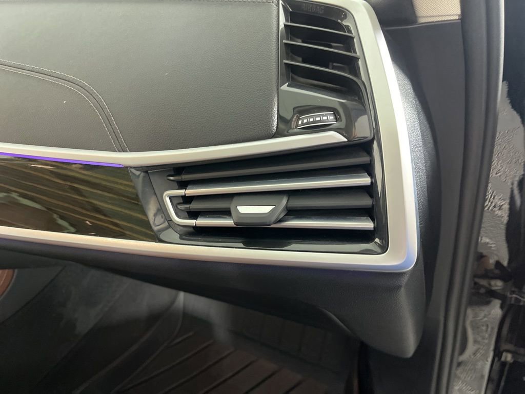 Used 2022 BMW X7 xDrive40i w/ Parking Assistance Package image 25