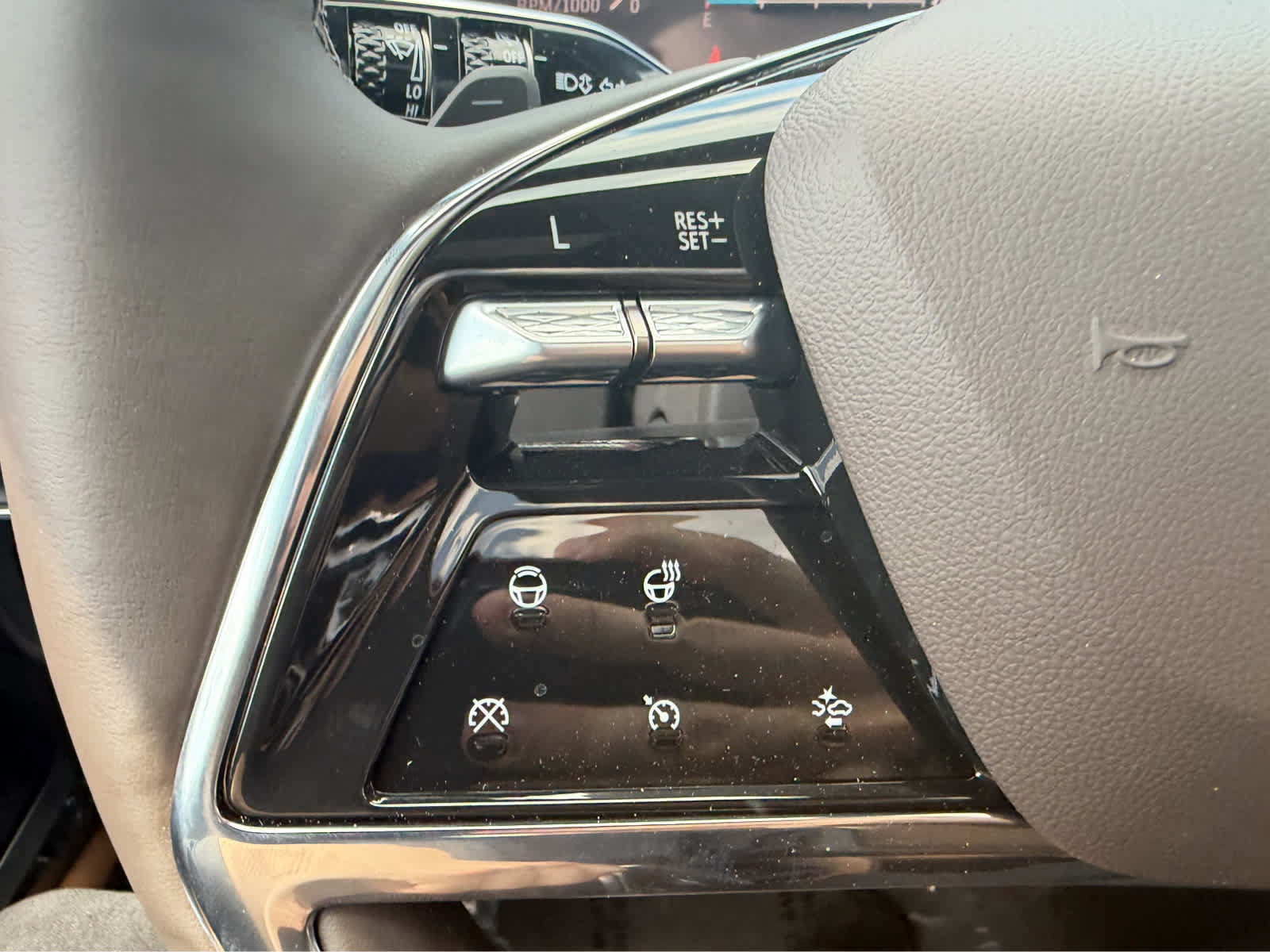 Used 2026 Cadillac Escalade Luxury w/ LPO, Floor Liner Package AWD/4WD image 27