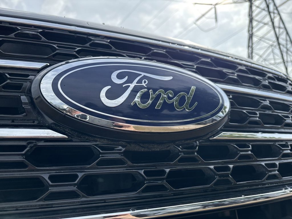 Used 2020 Ford Explorer XLT w/ Equipment Group 202A AWD/4WD image 35