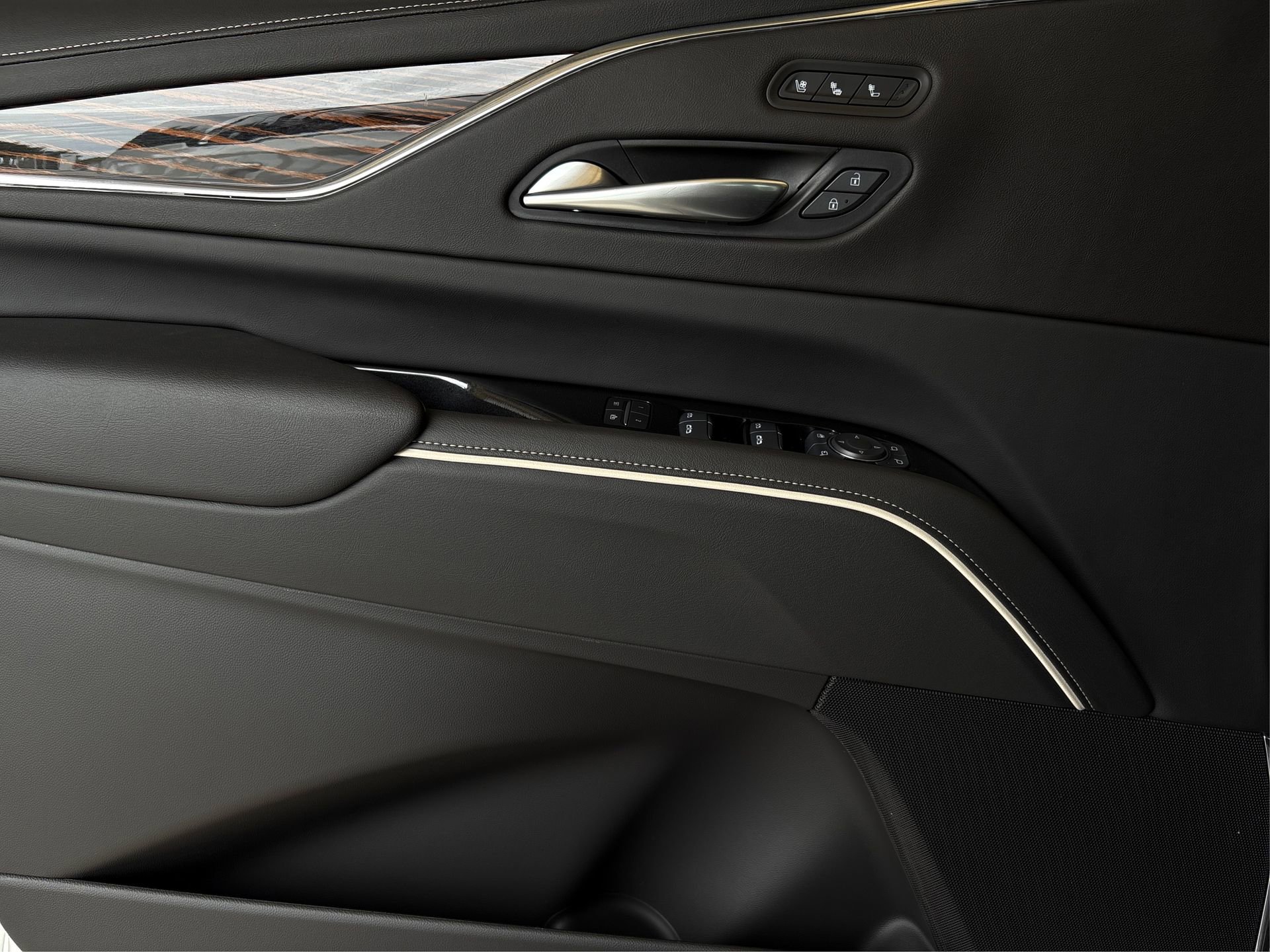 Certified 2024 Cadillac Escalade ESV Premium Luxury image 22