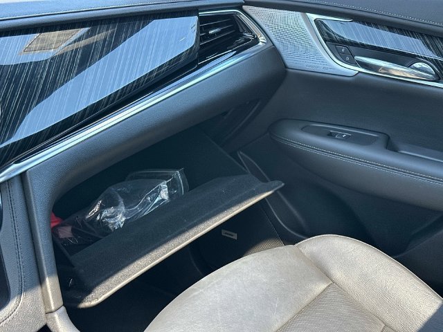 Certified 2023 Cadillac XT6 Premium Luxury w/ Technology Package AWD/4WD image 37