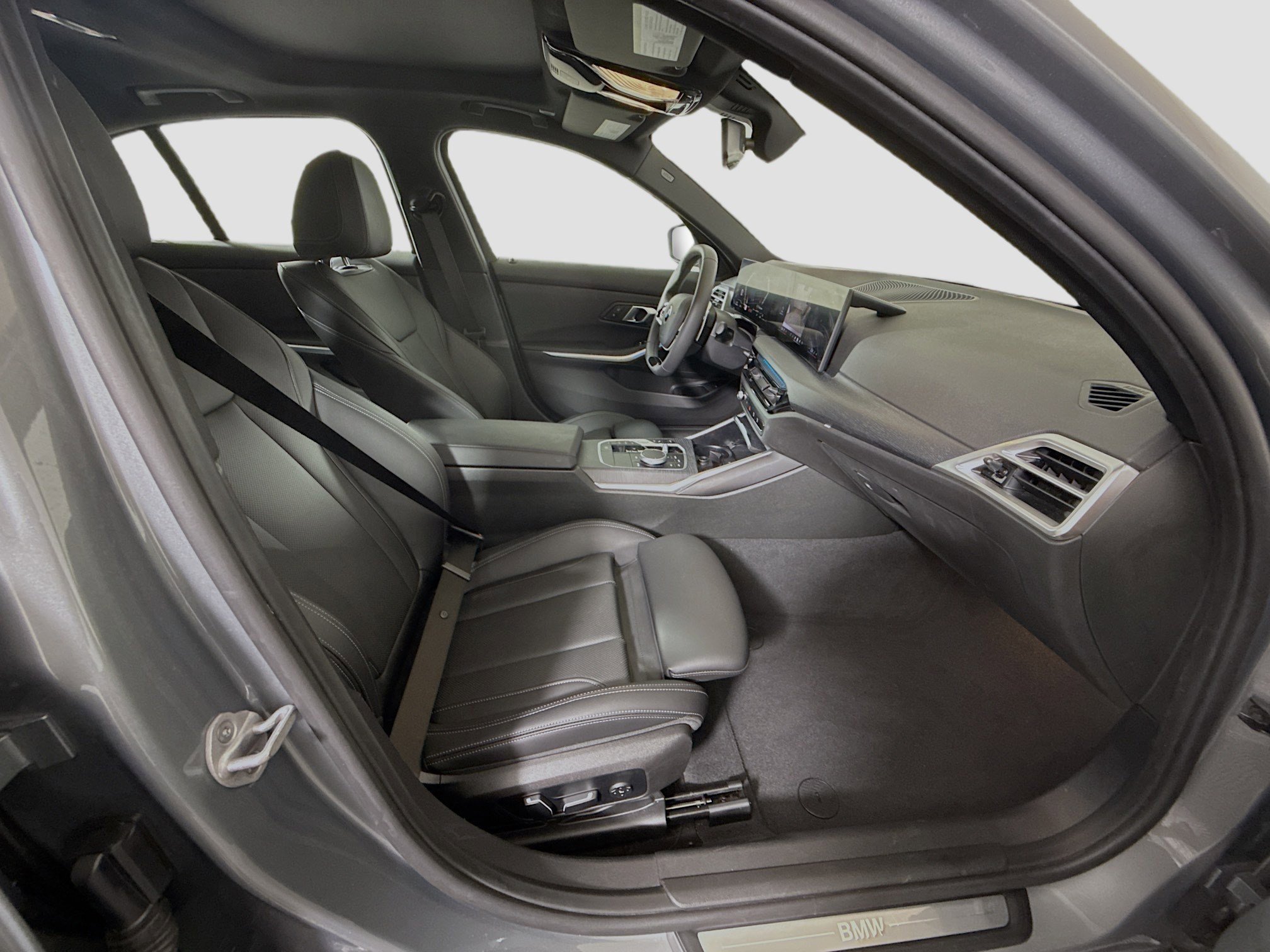 Used 2025 BMW 330i Sedan image 26