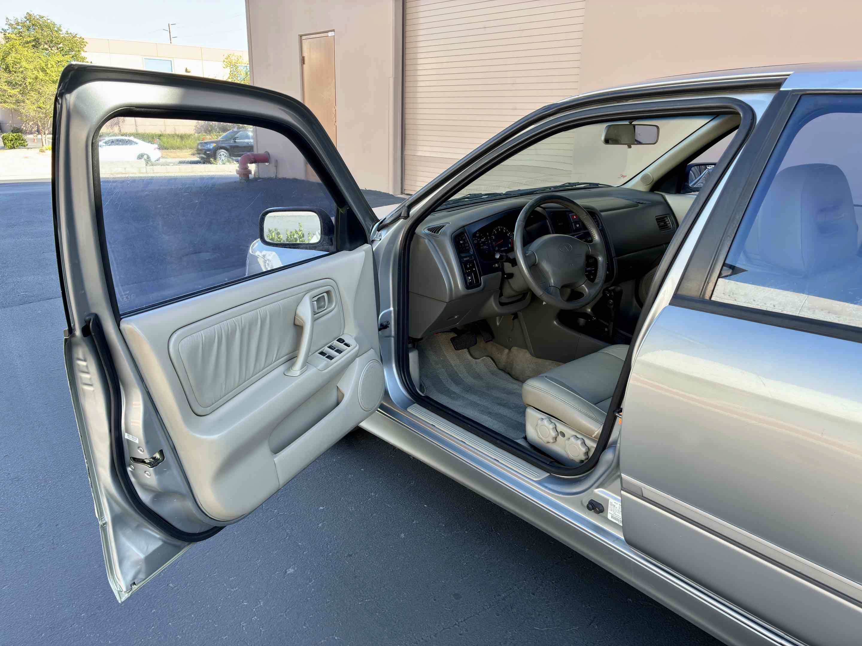 Used 1999 INFINITI G20 FWD image 29