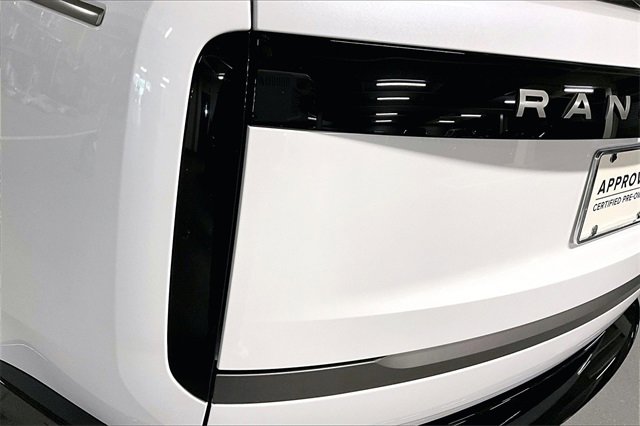 Certified 2025 Land Rover Range Rover SE image 29