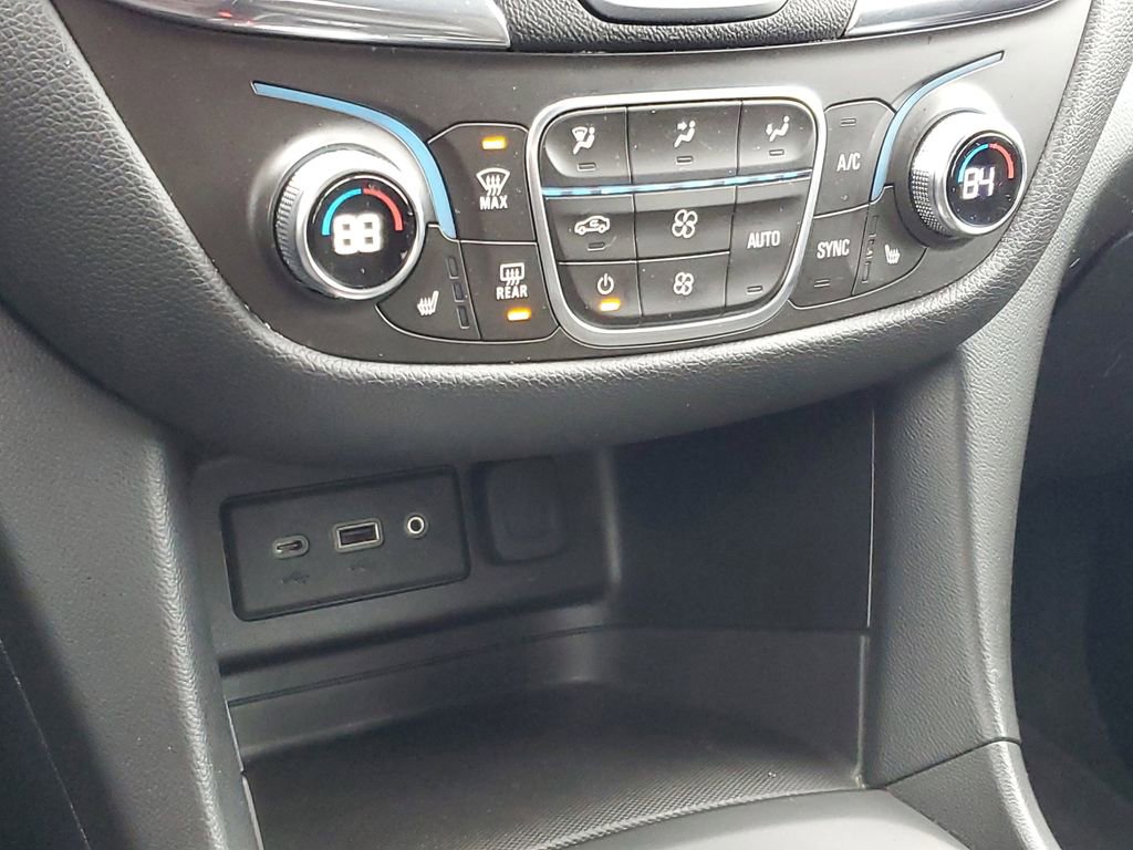 Used 2019 Chevrolet Equinox LT image 18