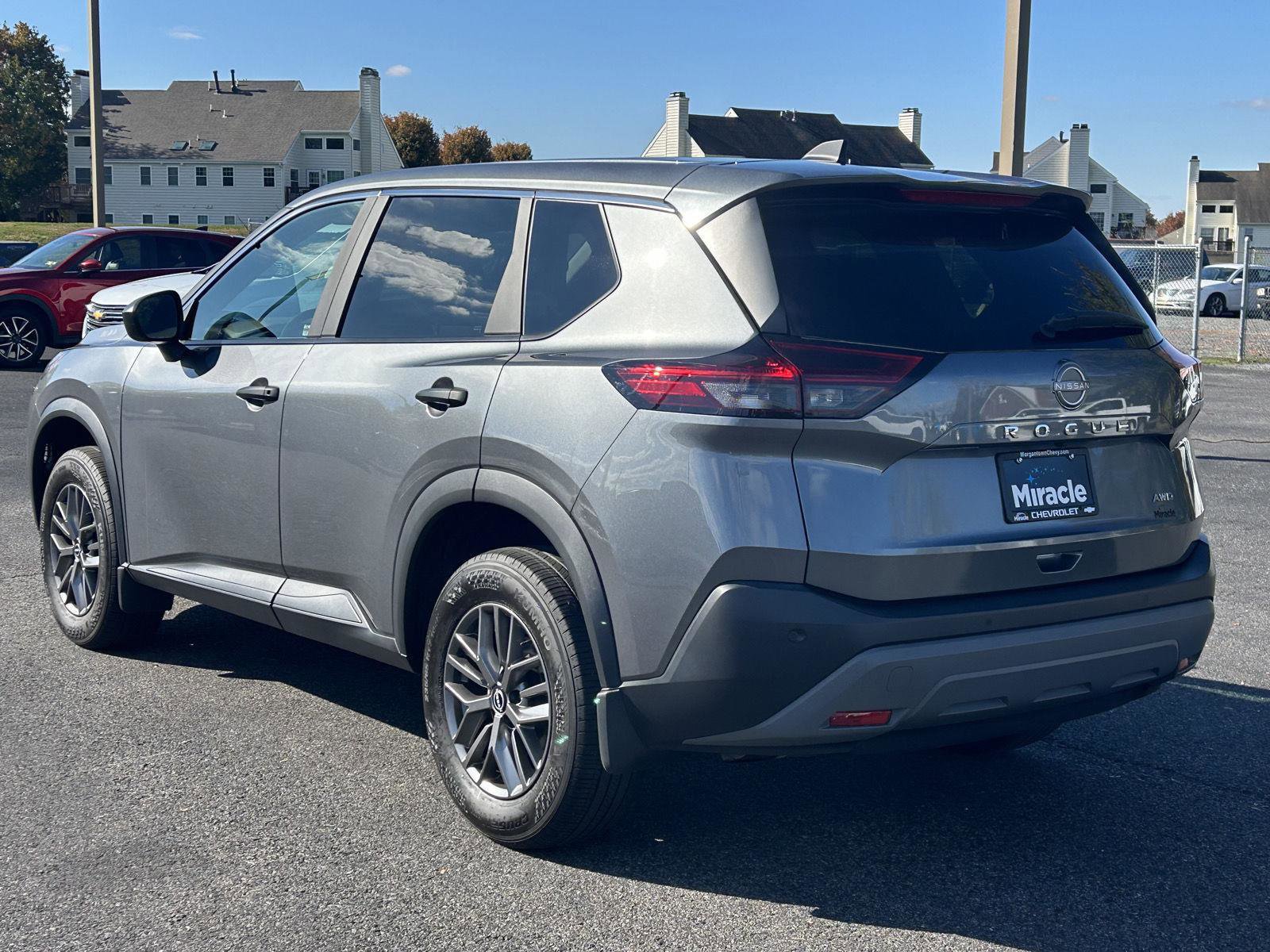 Used 2023 Nissan Rogue S image 5