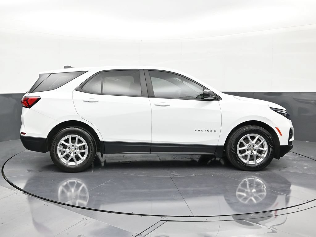 Used 2022 Chevrolet Equinox LS FWD image 6
