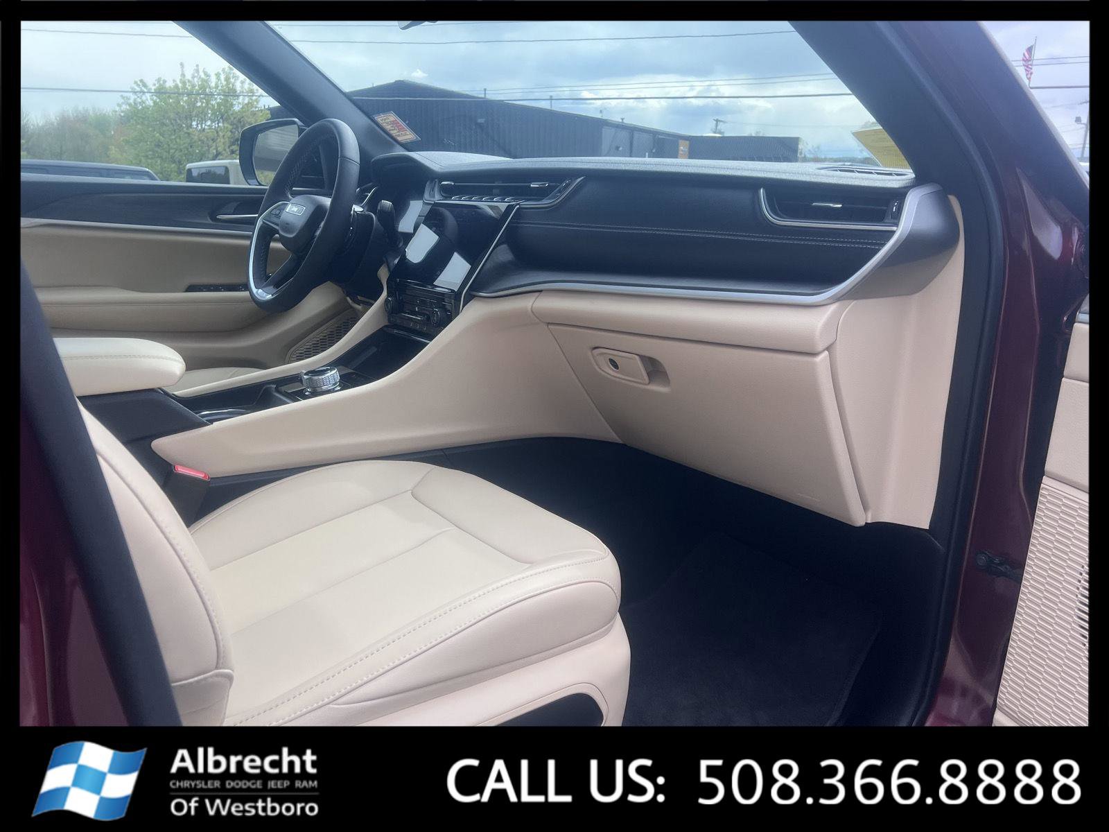 Used 2025 Jeep Grand Cherokee Limited AWD/4WD image 19