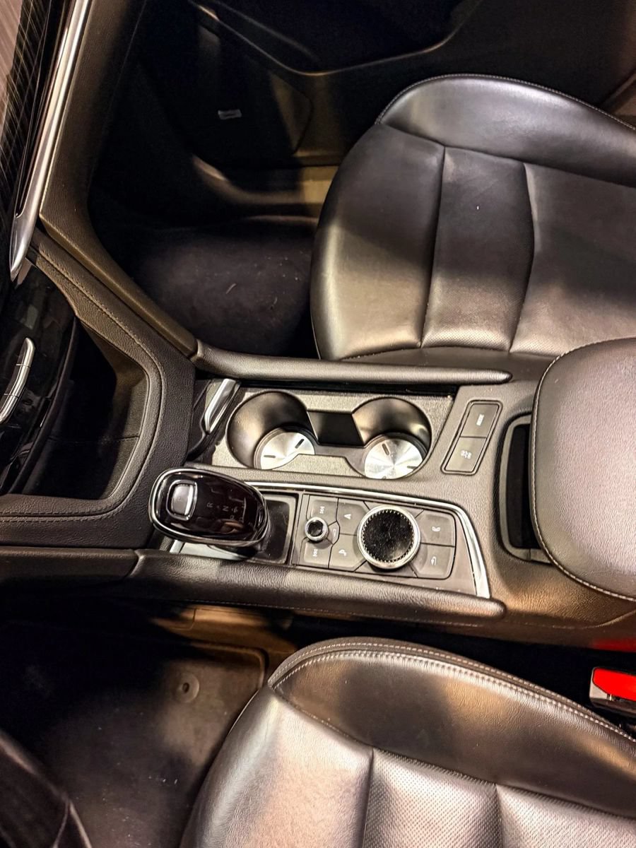 Used 2014 Dodge Challenger SRT8 w/ Harman/Kardon Audio Group RWD image 35