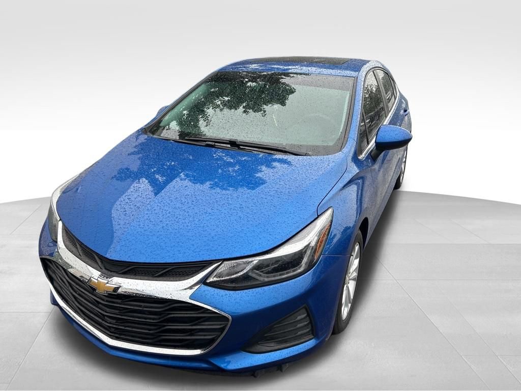 Used 2019 Chevrolet Cruze LT w/ Sun And Sound Package FWD image 2