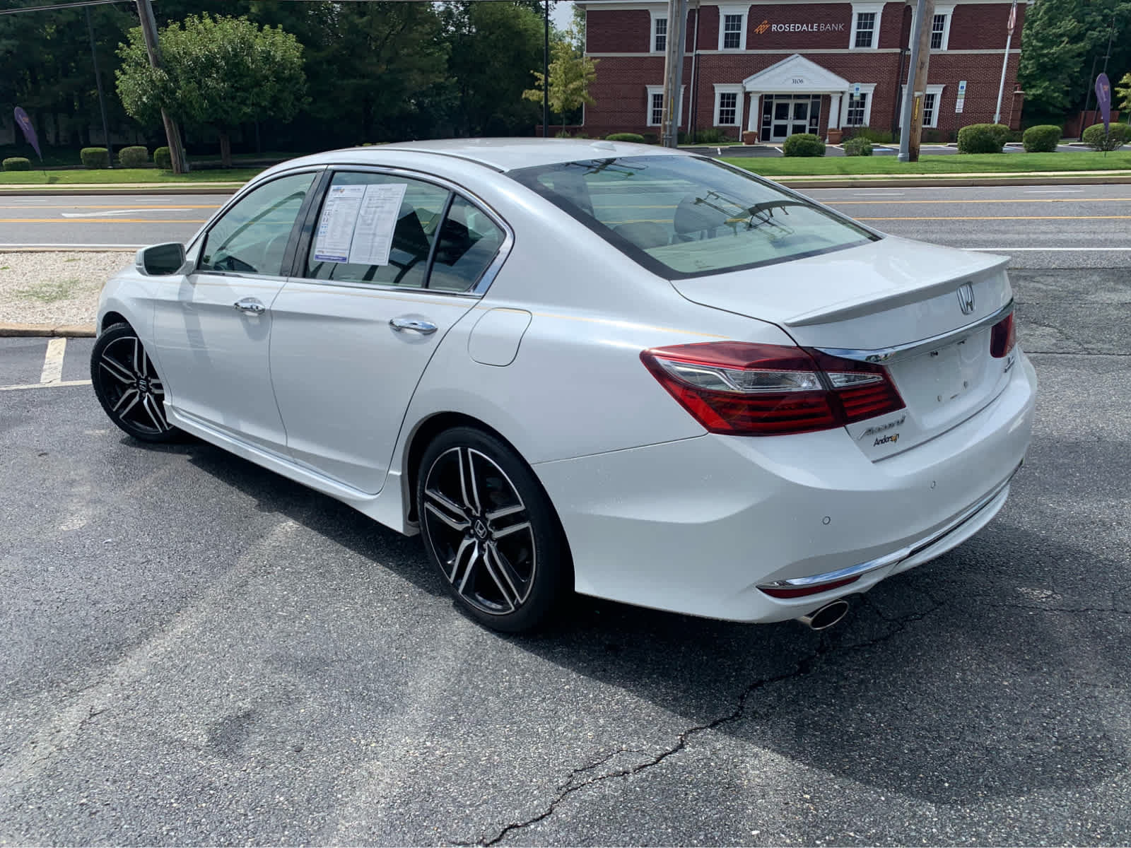 Used 2017 Honda Accord Touring image 4