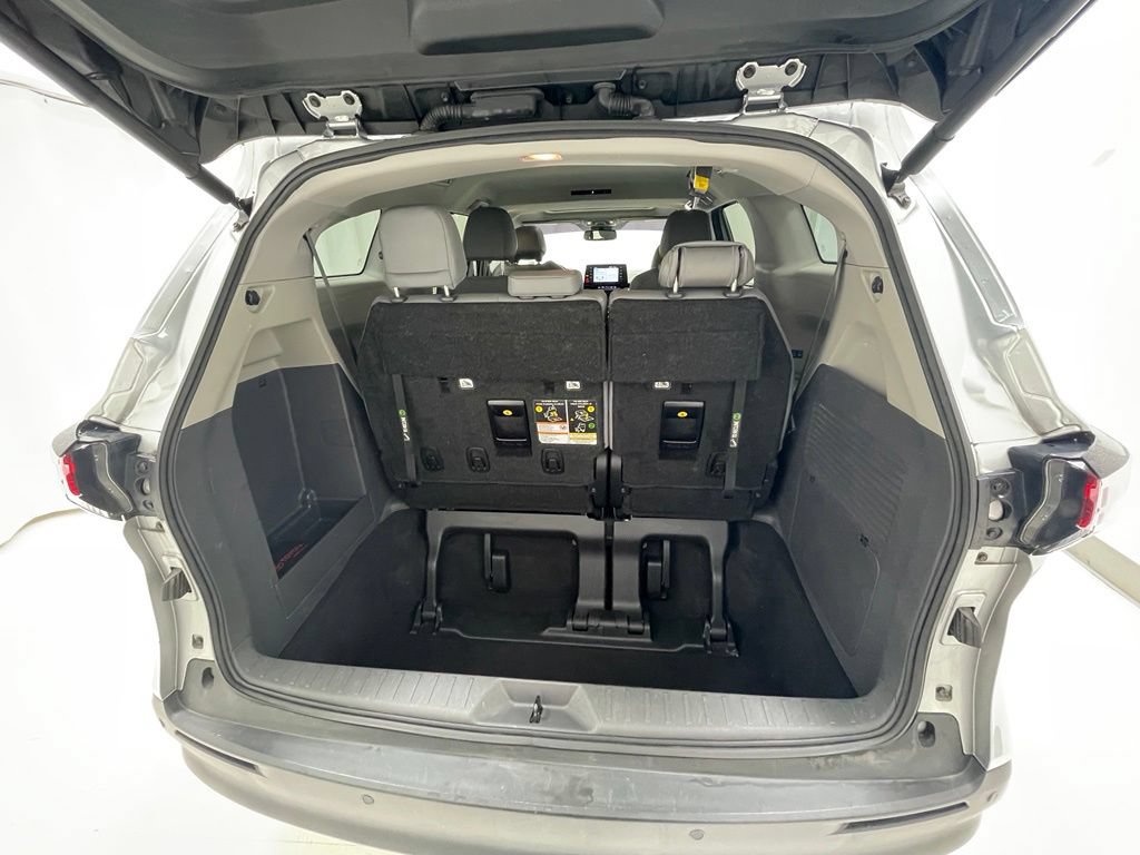 Used 2023 Toyota Sienna XLE FWD image 6