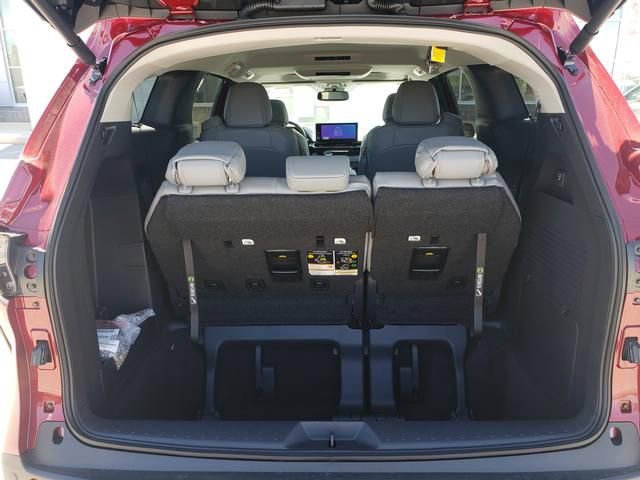 New 2026 Toyota Sienna XLE FWD image 7