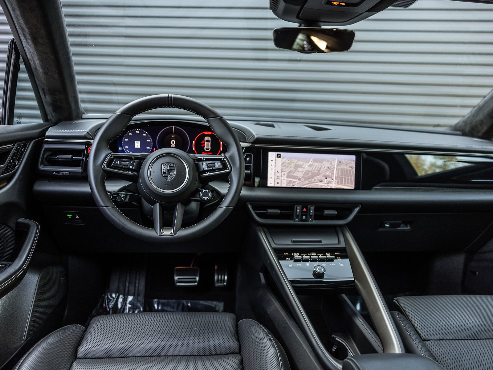 Certified 2025 Porsche Macan Turbo Electric AWD/4WD image 13