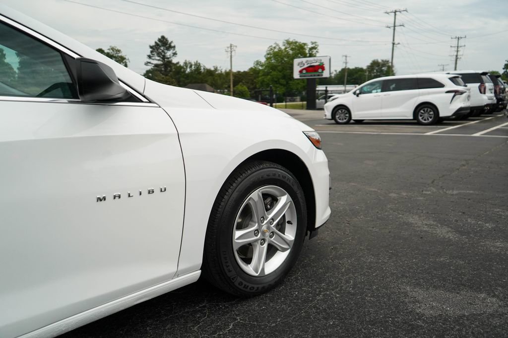 Used 2022 Chevrolet Malibu LS FWD image 17