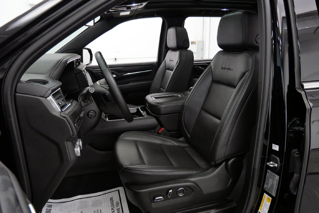 Used 2023 GMC Yukon XL Denali AWD/4WD image 11