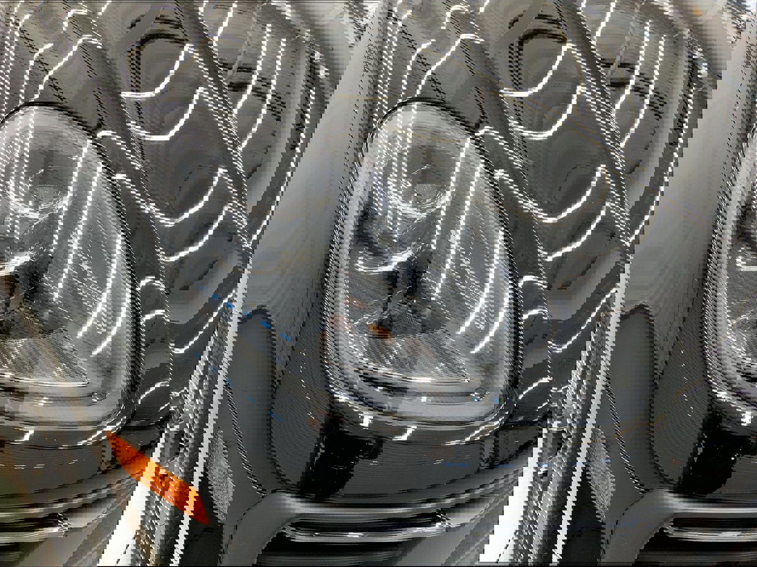 Used 2023 Porsche Macan Turbo image 12