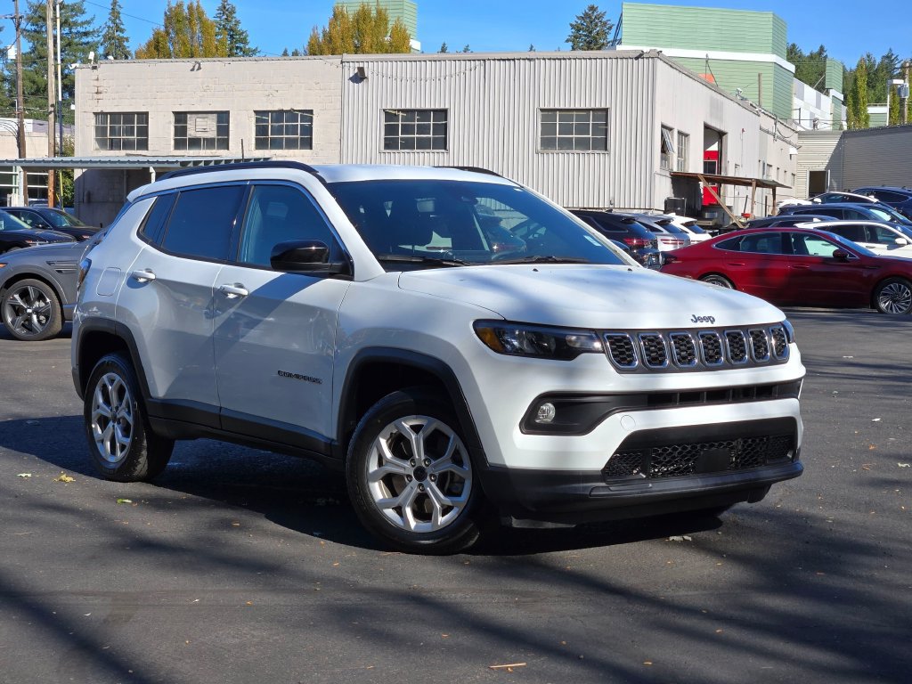Used 2025 Jeep Compass Latitude AWD/4WD image 10