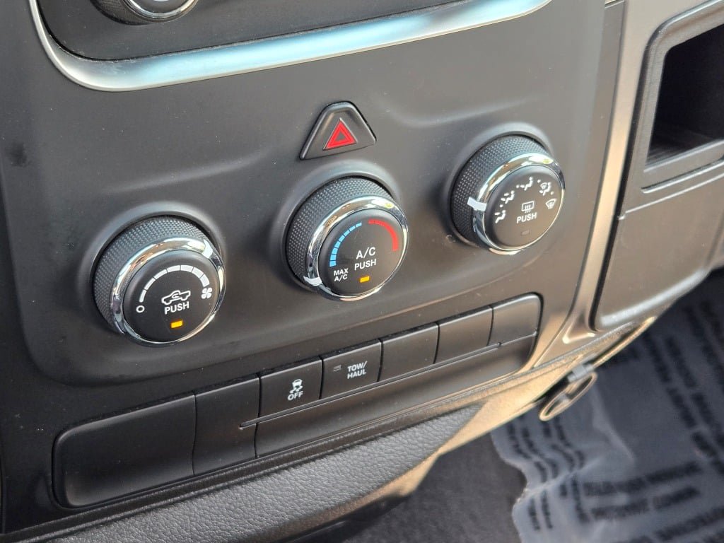 Used 2024 RAM 1500 Classic SLT AWD/4WD image 27
