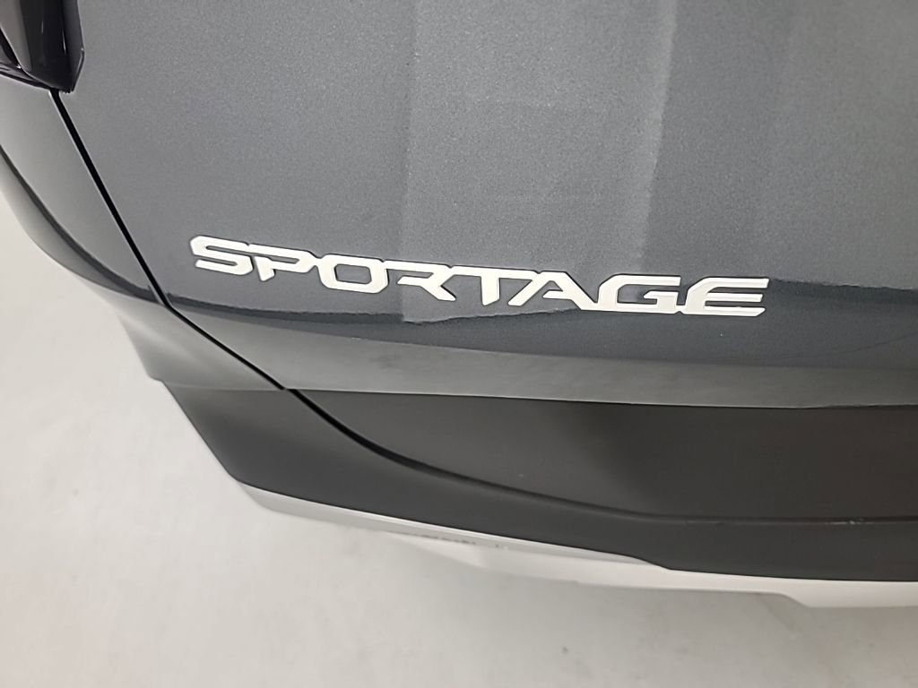 Used 2025 Kia Sportage LX image 11