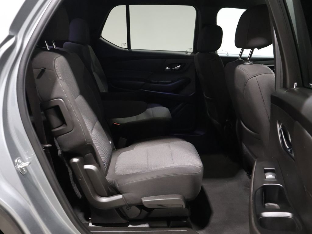 Used 2023 Chevrolet Traverse LT w/ Rear Camera Mirror Package image 24
