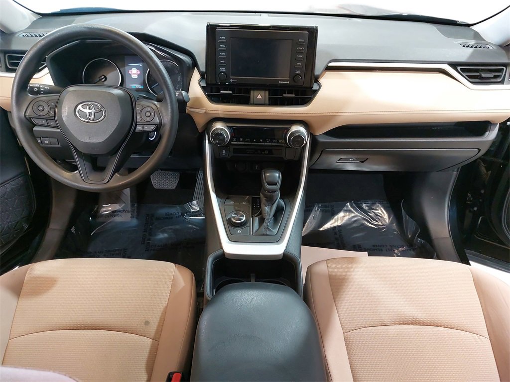 Used 2022 Toyota RAV4 LE image 9