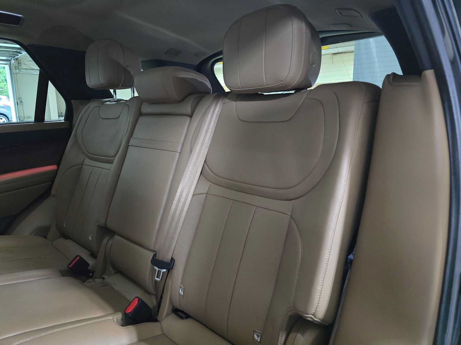 Used 2024 Land Rover Range Rover Sport SE AWD/4WD image 17