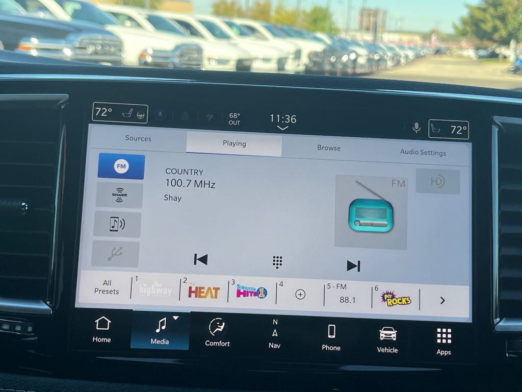 New 2026 Chrysler Pacifica Limited image 8