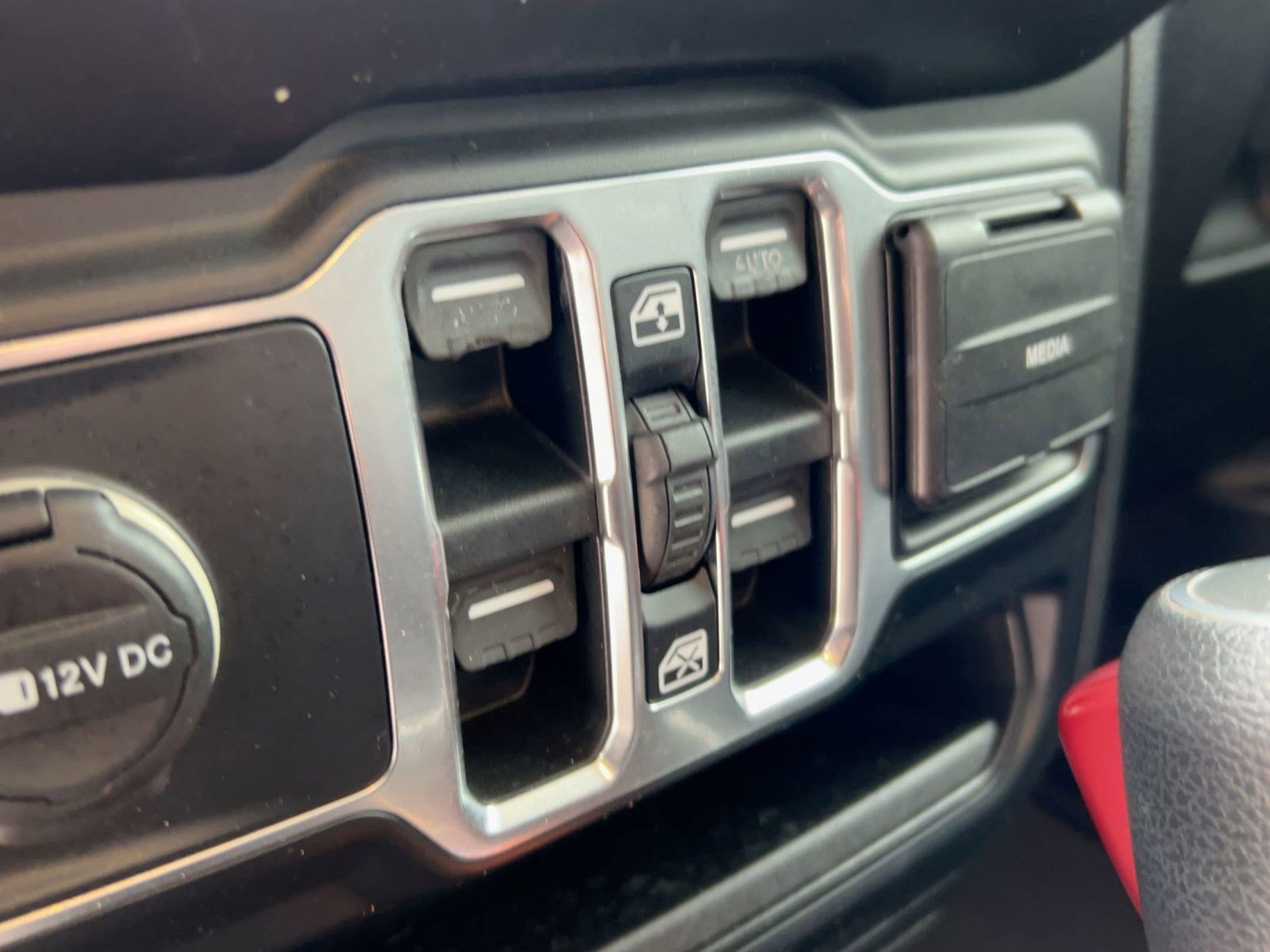 Used 2019 Jeep Wrangler Unlimited Sahara image 18